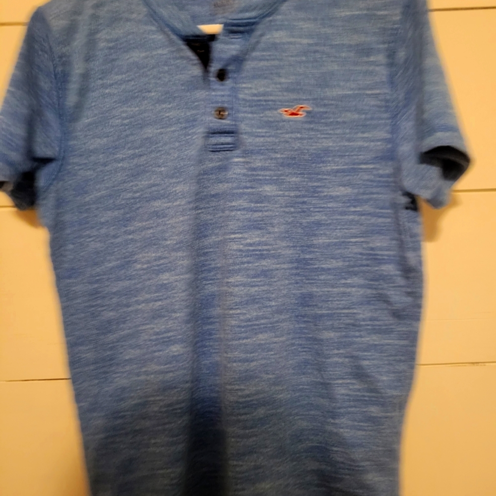 Mens hollister tee size small!